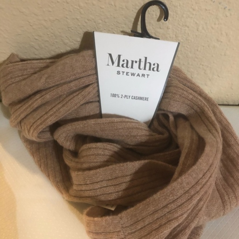 Martha Stewart luxury 2-ply cashmere light tan infinity scarf new